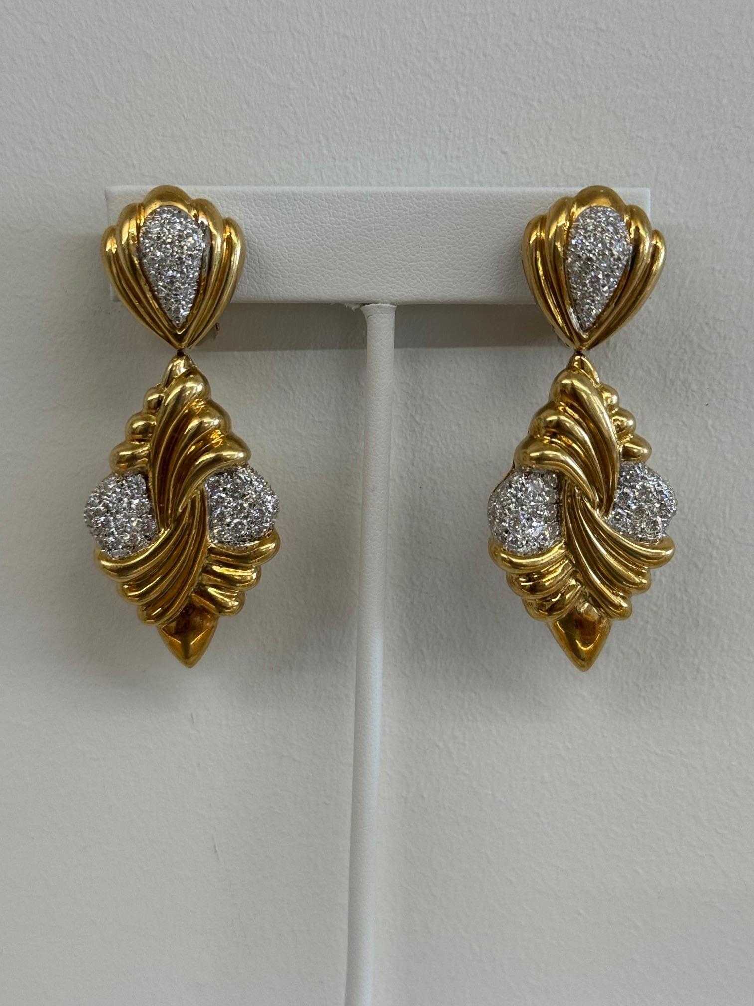 Boucles d'oreilles pendantes en or 18K et diamants Unisexe en vente