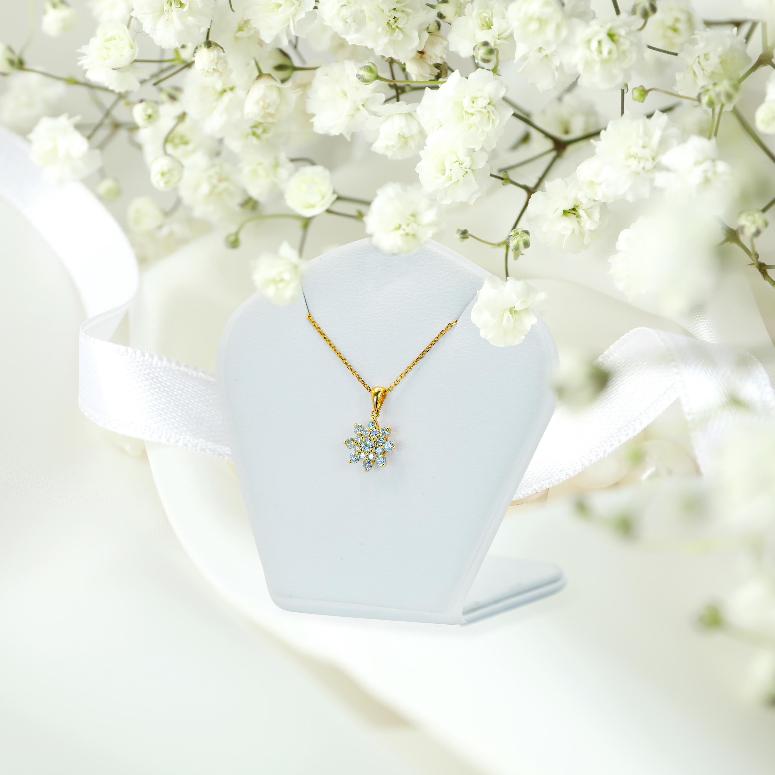 Collier à grappes de diamants en or 18 carats Collier à grappes de fleurs minimaliste en vente 1