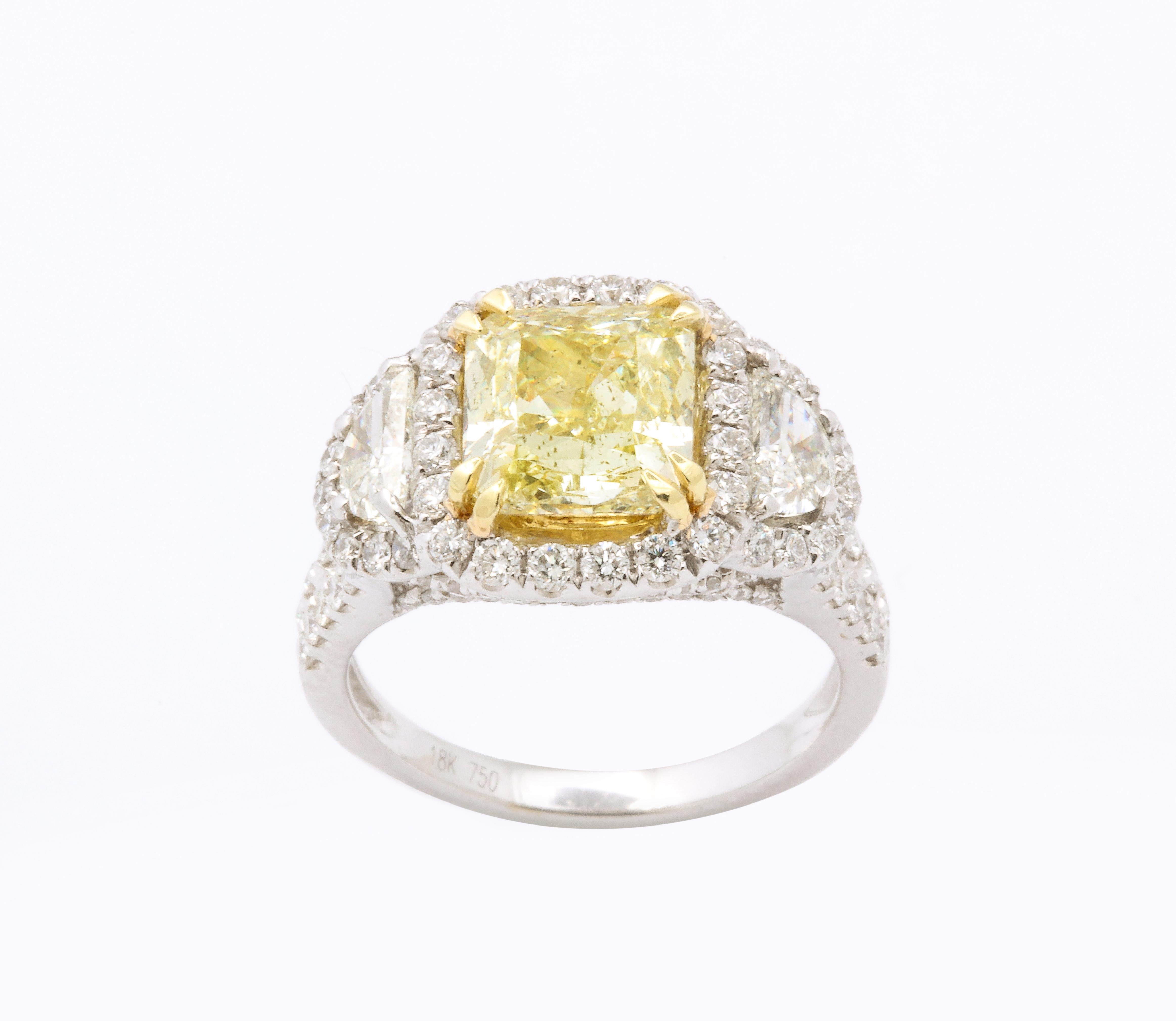 18K Gold Diamond Cocktail Ring with 3.05 Carat Yellow Diamond 2