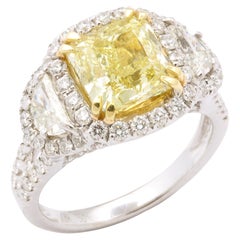 18K Gold Diamond Cocktail Ring with 3.05 Carat Yellow Diamond