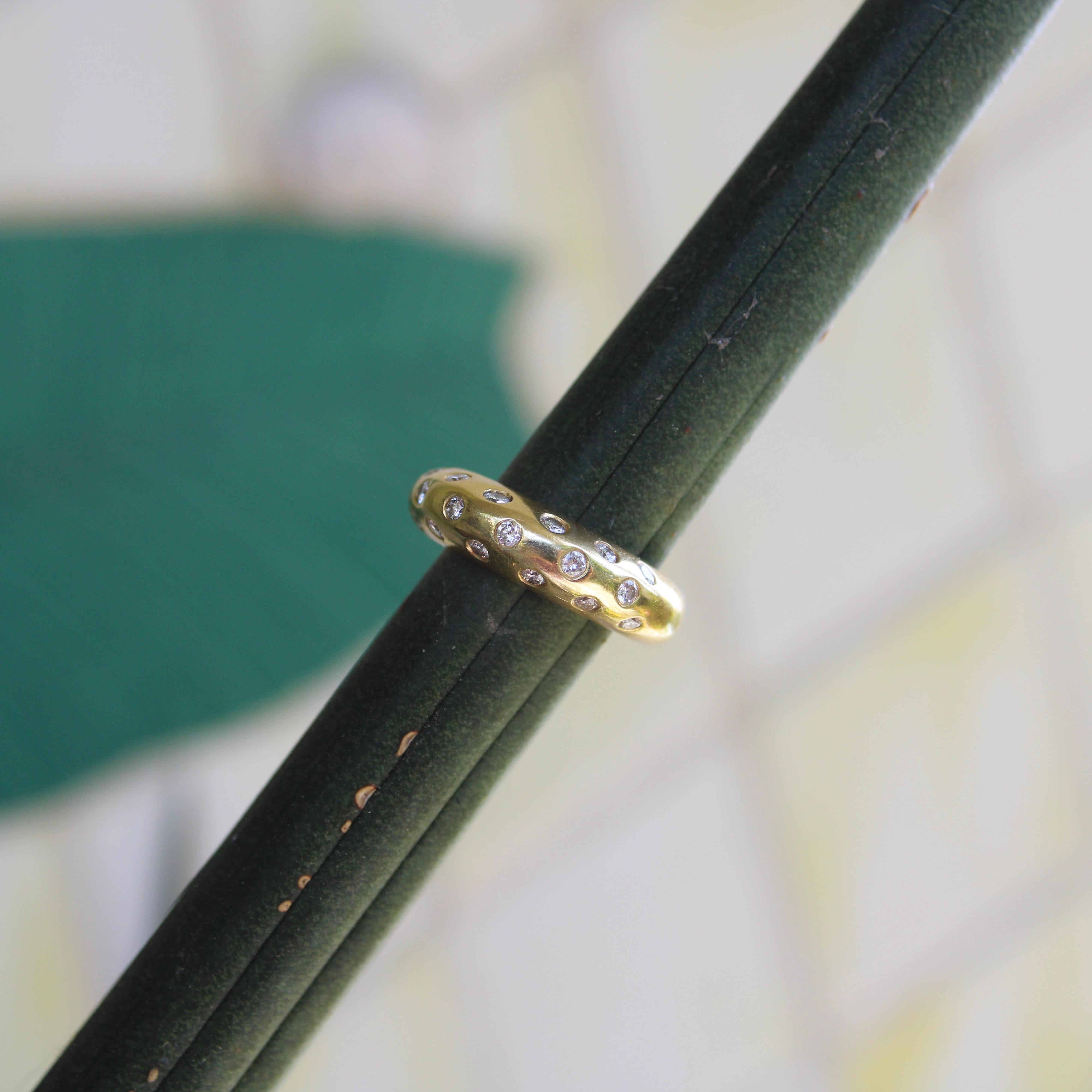 Bague contemporaine en or 18K avec diamant en forme de dôme en vente 1
