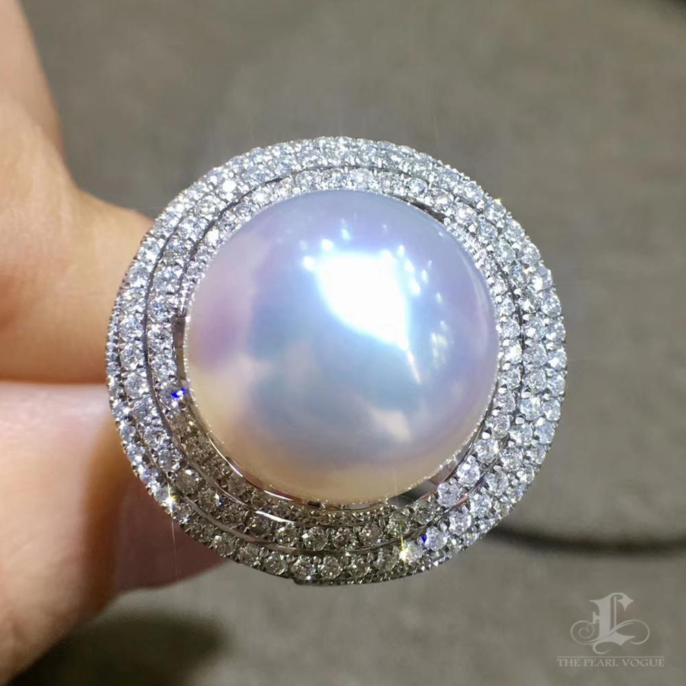 Donna Ciondolo con perle dei mari del sud e diamanti a forma di galassia a raggiera in vendita