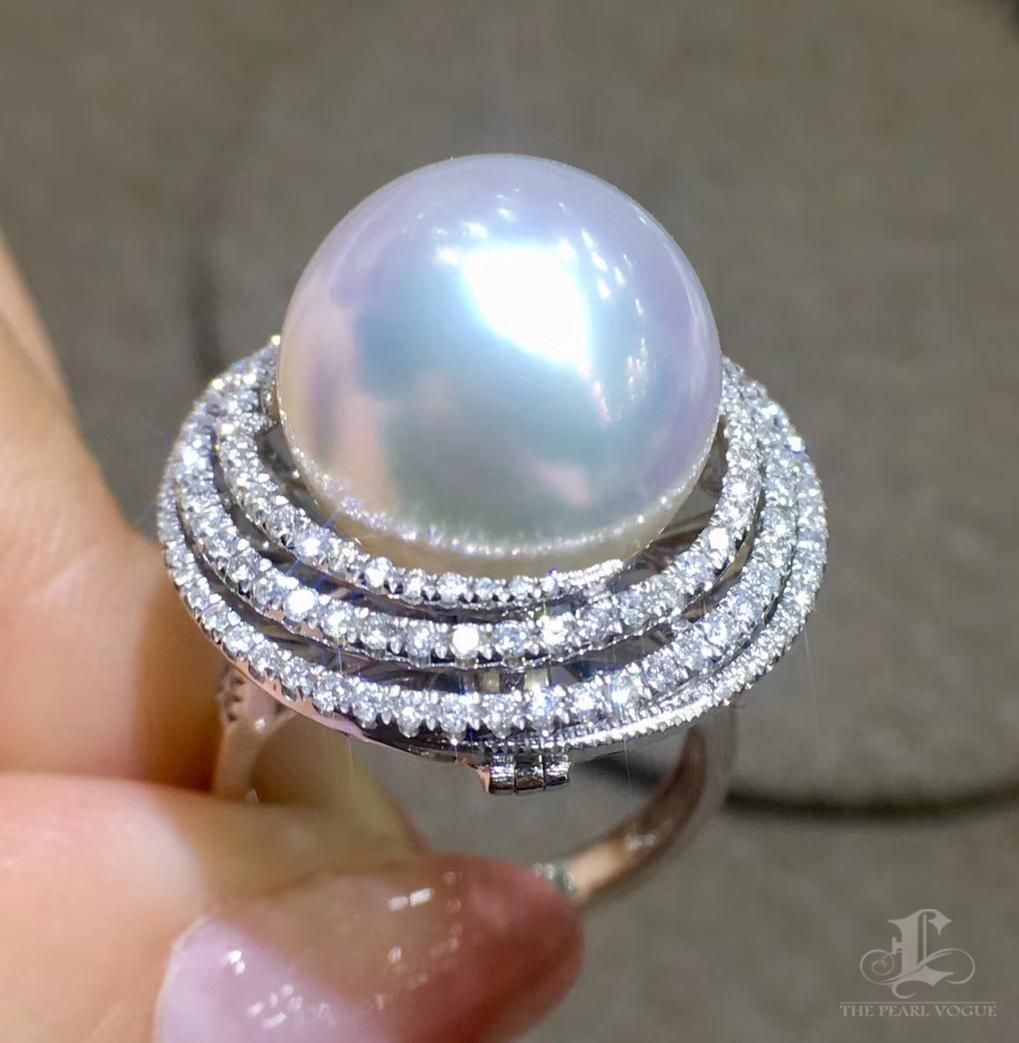 Ciondolo con perle dei mari del sud e diamanti a forma di galassia a raggiera in vendita 1