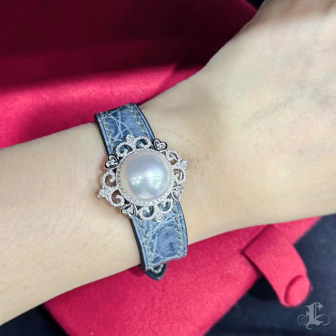 【Corona Radiance】Snow Fleur Convertible Perla del Mar del Sur y Joyas de Cuero con Diamantes Sin cortar en venta