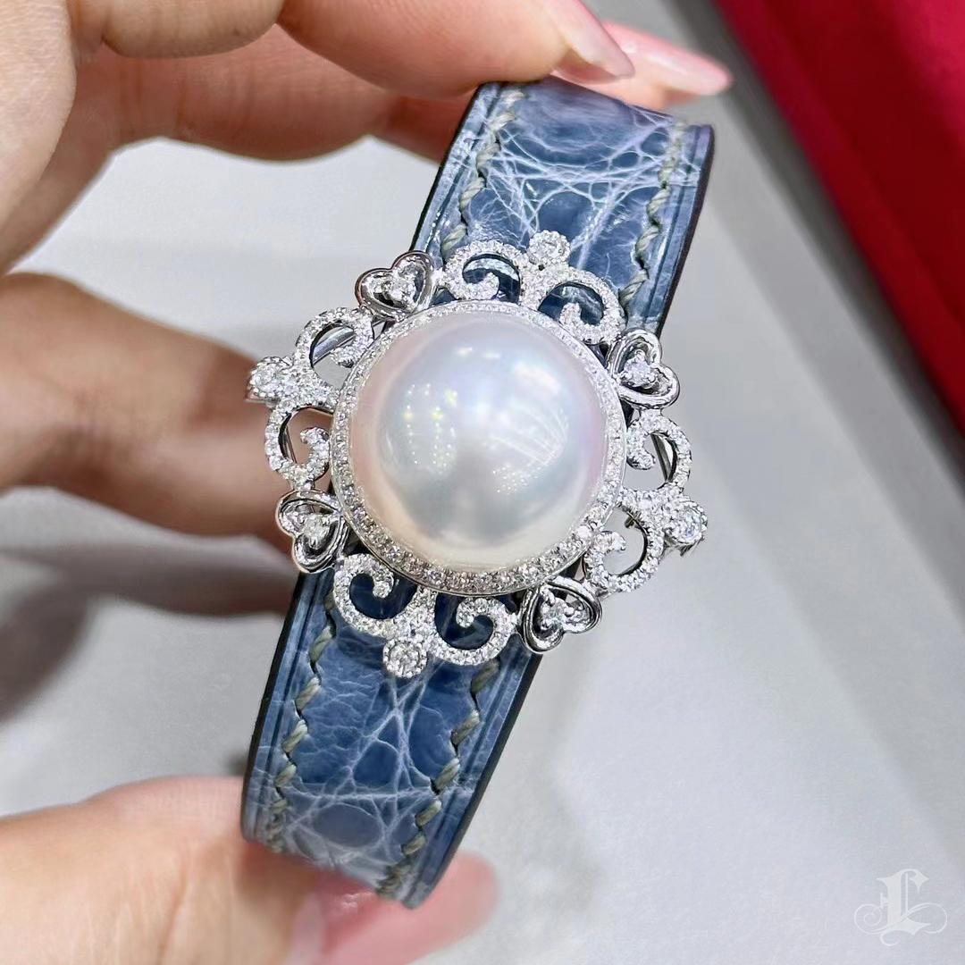 【Corona Radiance】Snow Fleur Convertible Perla del Mar del Sur y Joyas de Cuero con Diamantes en Nuevo estado para la venta en New York, NY