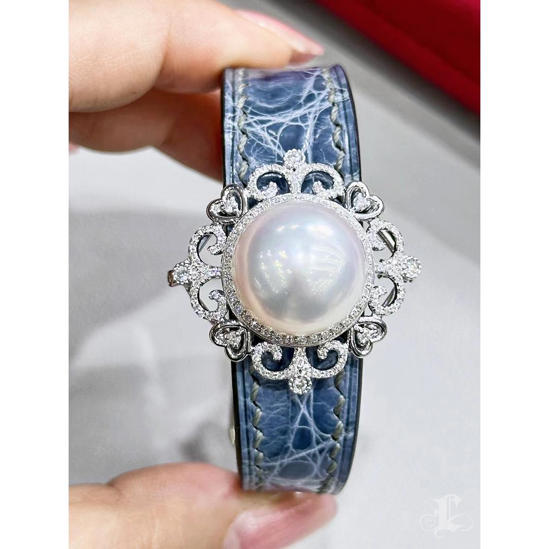 【Corona Radiance】Snow Fleur Convertible Perla del Mar del Sur y Joyas de Cuero con Diamantes en venta 3
