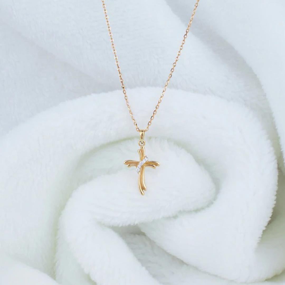 Round Cut 18k Gold Diamond Cross Necklace Diamond Cross Pendant Communion Gift For Sale