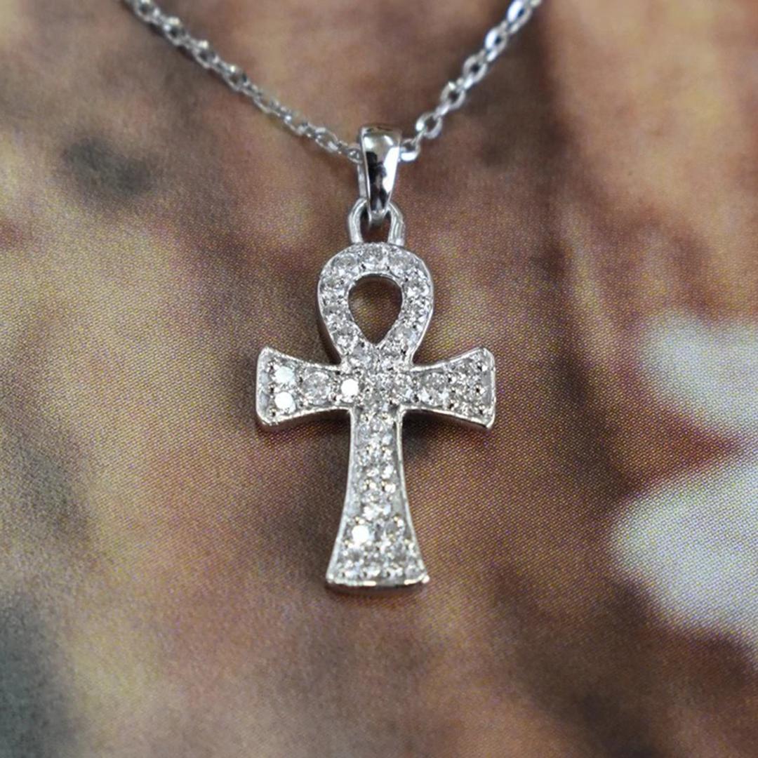 18 Karat Gold Diamant-Kreuz-Halskette Minimalistische Halskette Spiritual Schmuck im Angebot 2