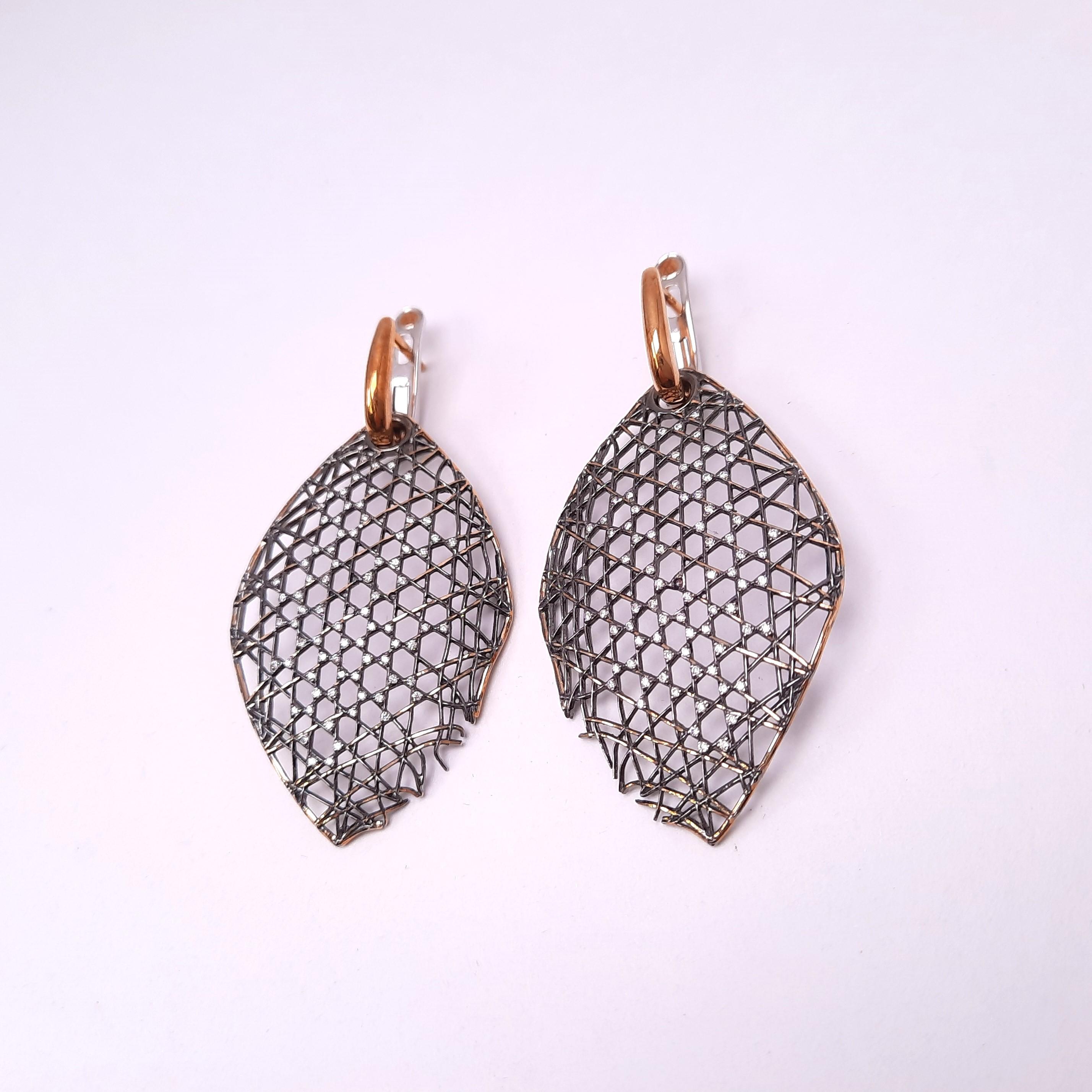 Contemporary 18K Gold Diamond Dangling Earrings For Sale