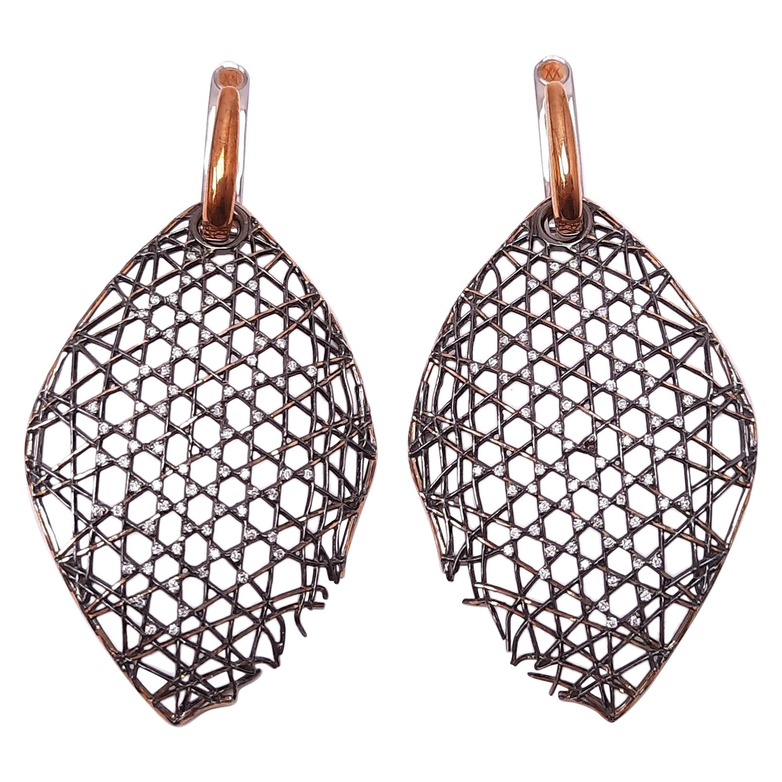 Pendants d'oreilles en or 18 carats et diamants en vente