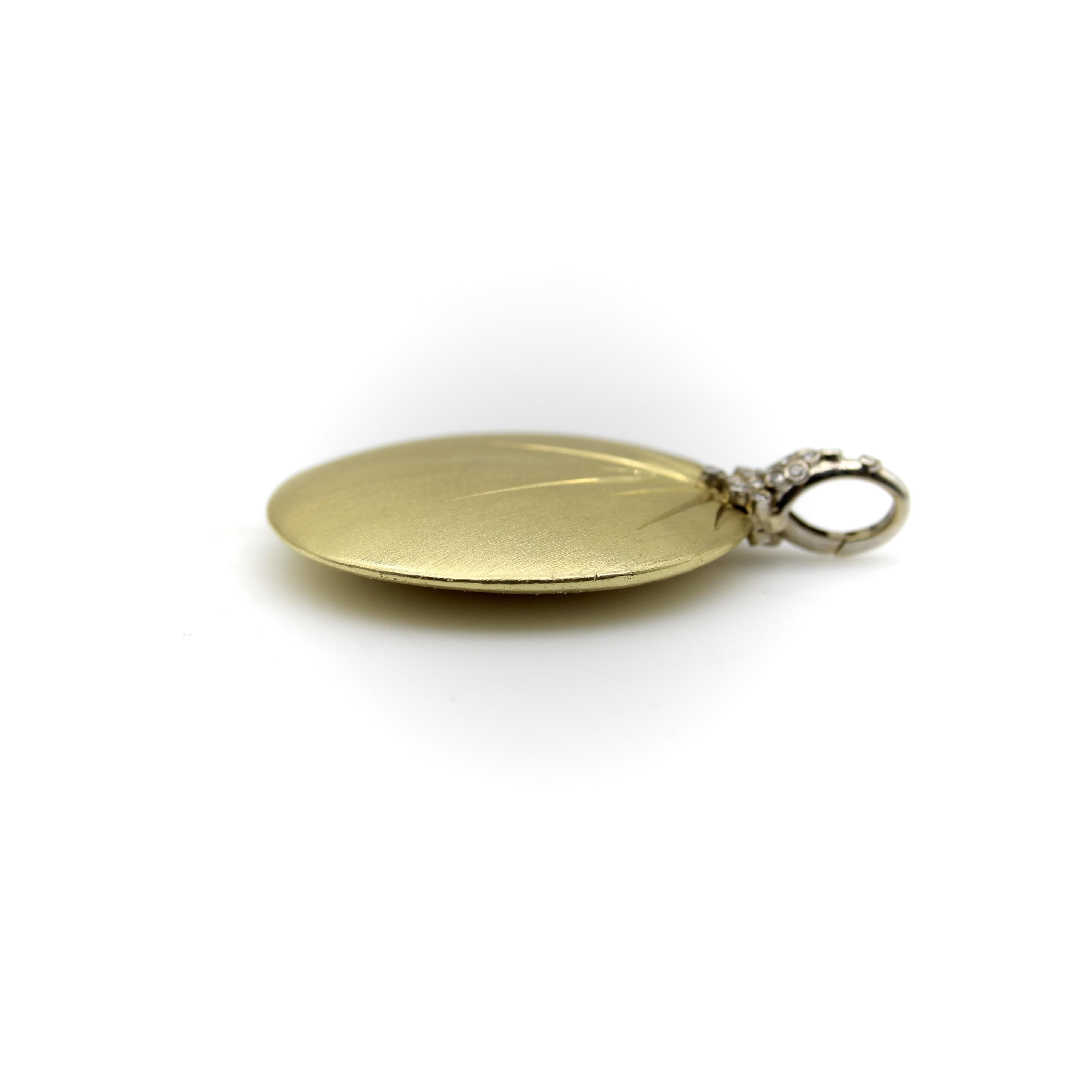 Ciondolo a forma di disco con diamante in oro 18K In condizioni buone in vendita a Venice, CA