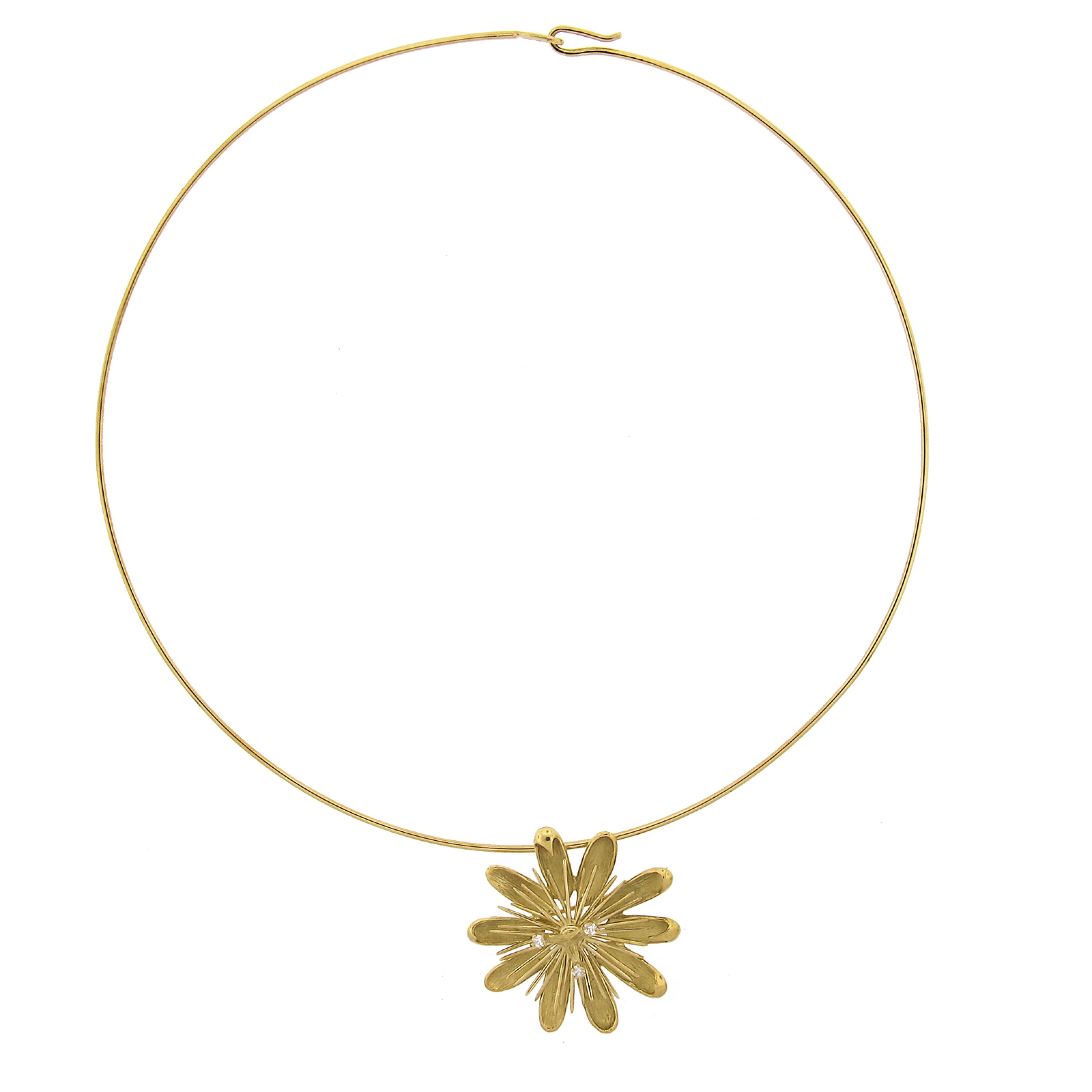 18 Karat Gold Diamant Dual Finish Blume Slide Brosche Anhänger Draht Collier Halskette im Zustand „Gut“ im Angebot in Montclair, NJ