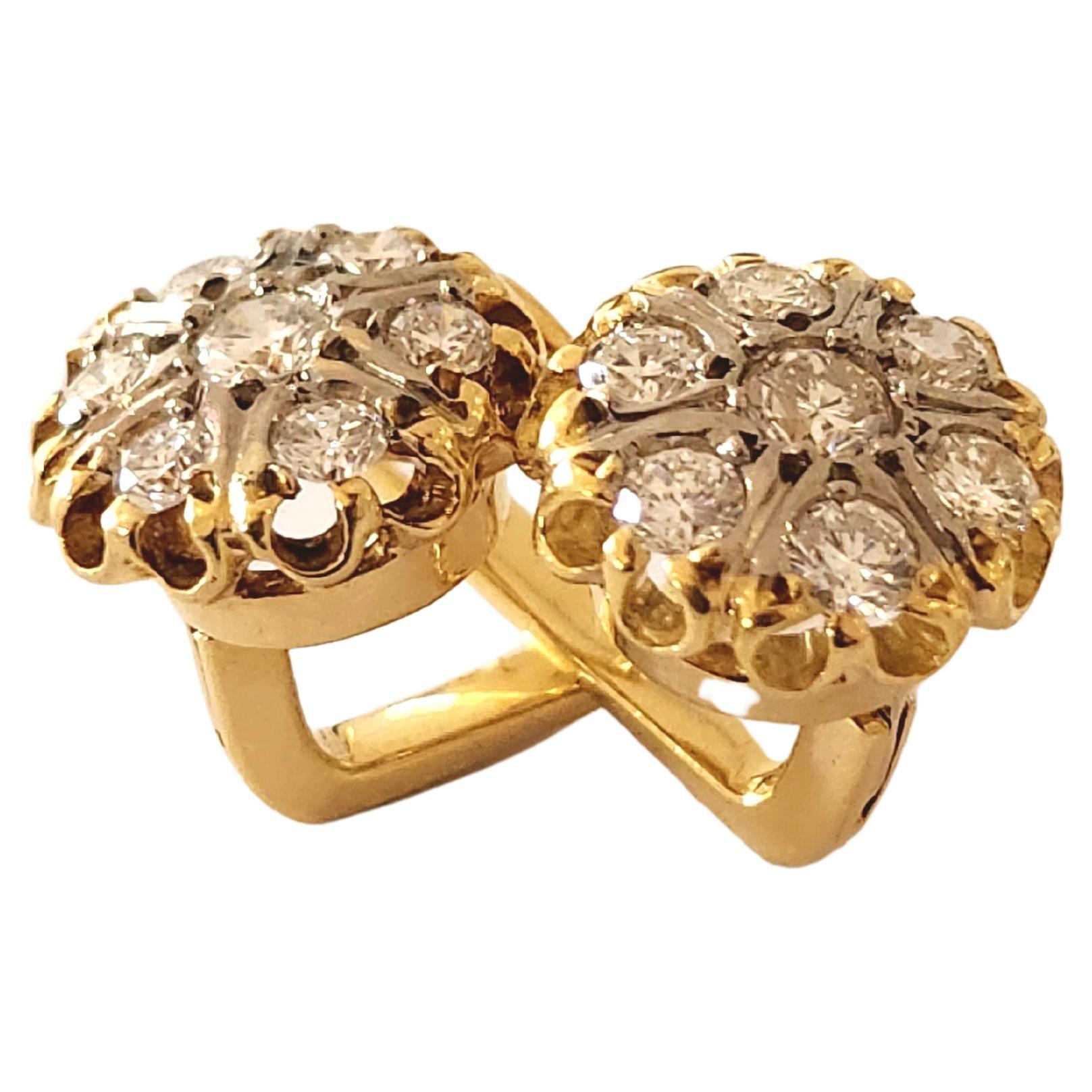 Ohrringe aus 18k Gelbgold in Blumenform mit geschätzten Diamanten im Brillantschliff von 2,5 Karat, gekrönt mit Weißgold mit einer Gesamtlänge von 2,5 cm, zeitgenössisch hergestellt mit feiner Verarbeitung Ohrringe Halle markiert 750 für 18k Gold