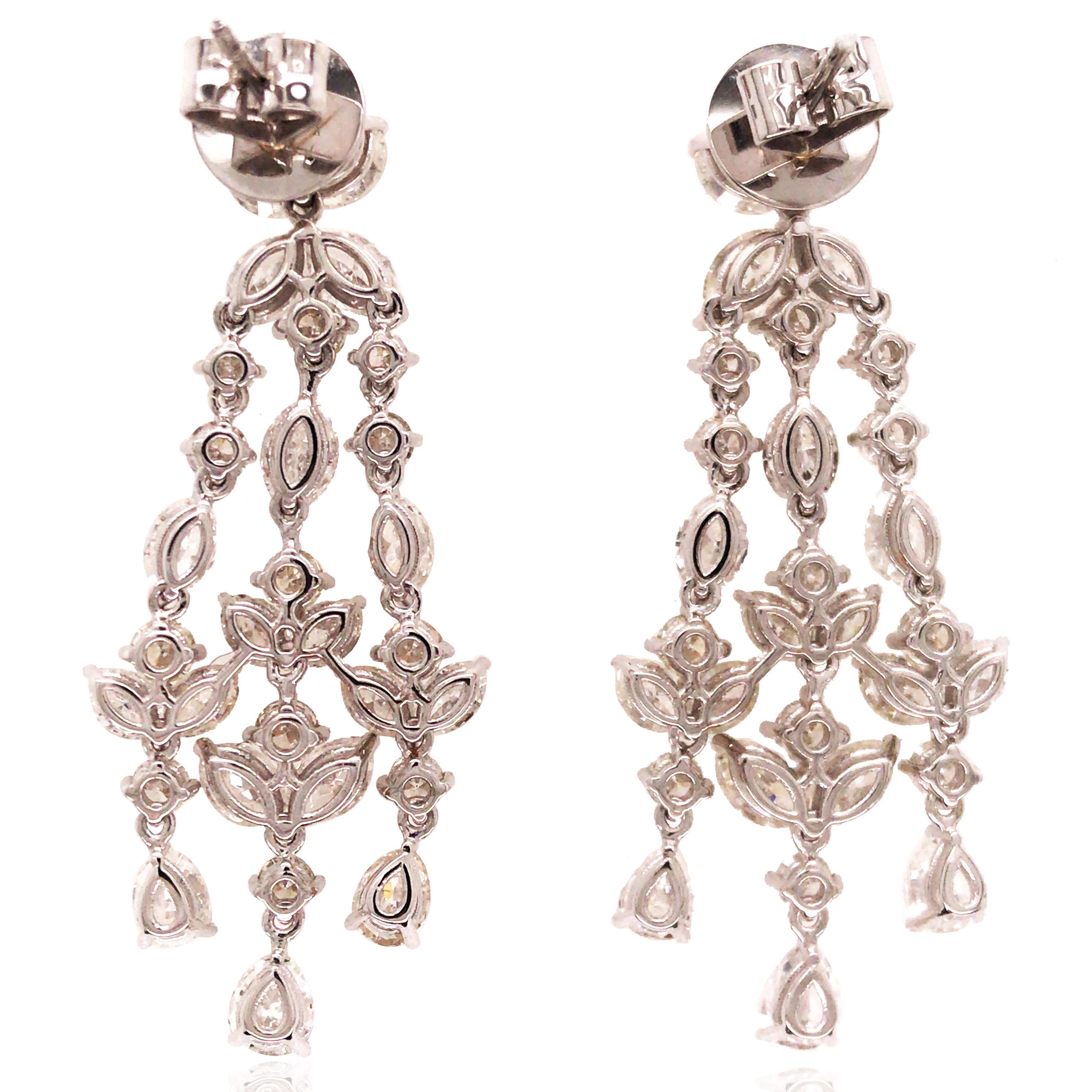 18K Gold Diamond Earrings In Good Condition For Sale In New York, NY
