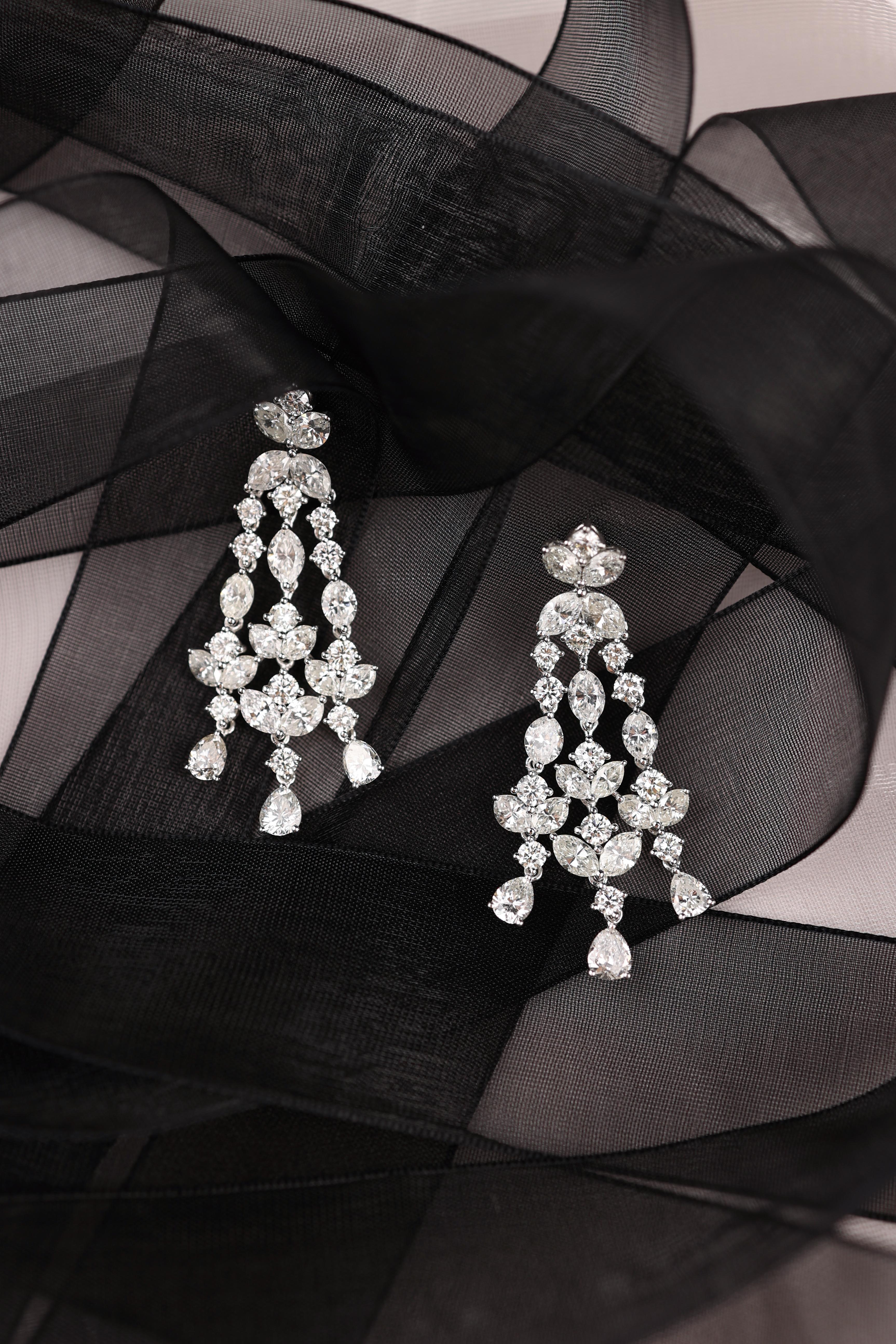 Women's 18K Gold Diamond Earrings For Sale