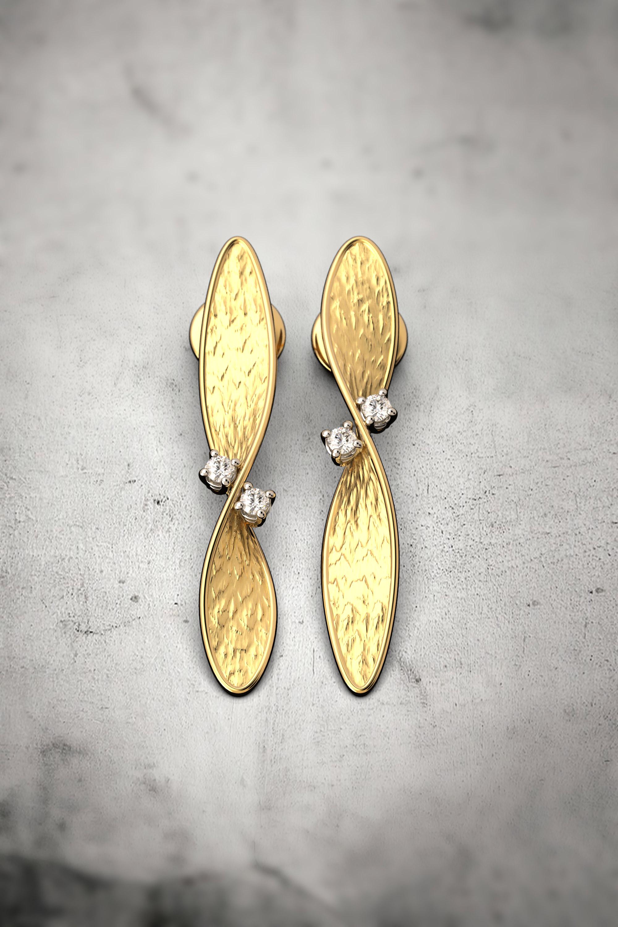 Contemporary 18k Gold Diamond Earrings made in Italy by Oltremare Gioielli, Italian Jewelry. For Sale
