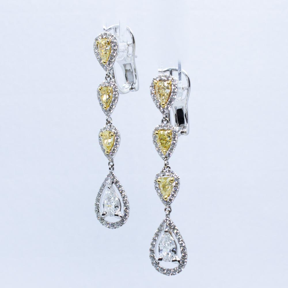Taille poire Boucles d'oreilles en or 18 carats avec diamants taille ronde et poire en vente