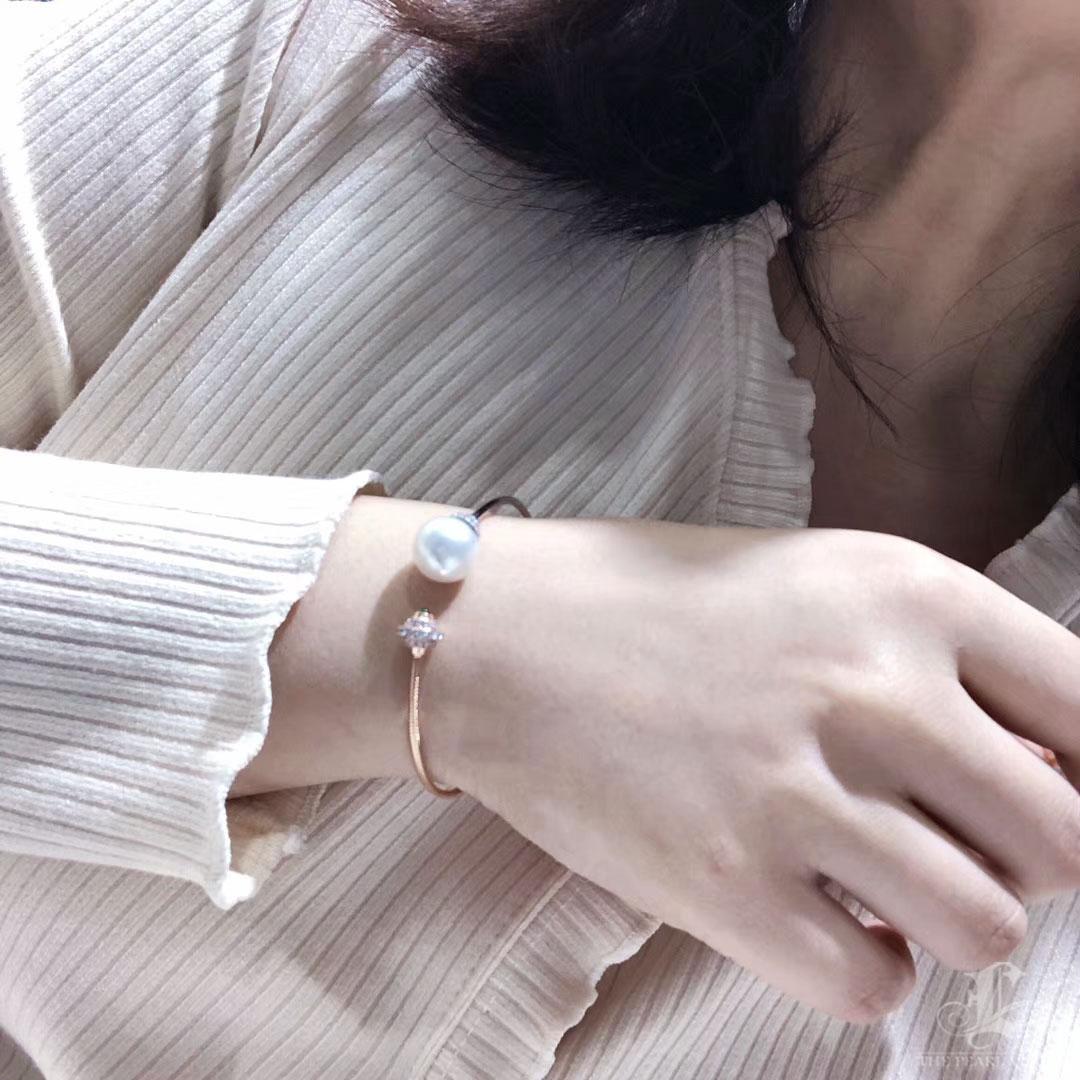 Uncut 【Sculpted Geometry】Bi-Tone 18K Rose & White Gold South Sea Pearl Bracelet For Sale