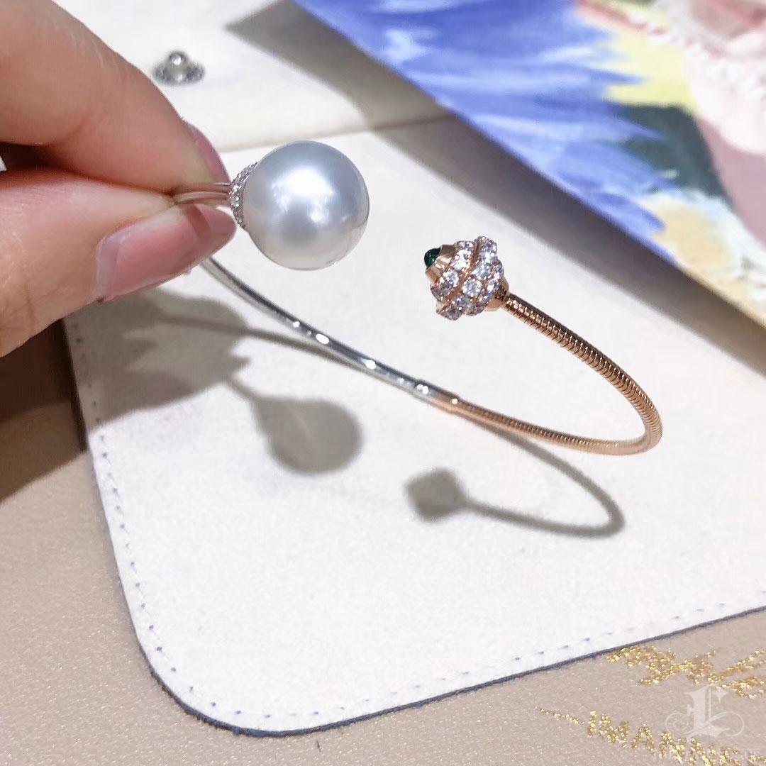 Women's 【Sculpted Geometry】Bi-Tone 18K Rose & White Gold South Sea Pearl Bracelet For Sale