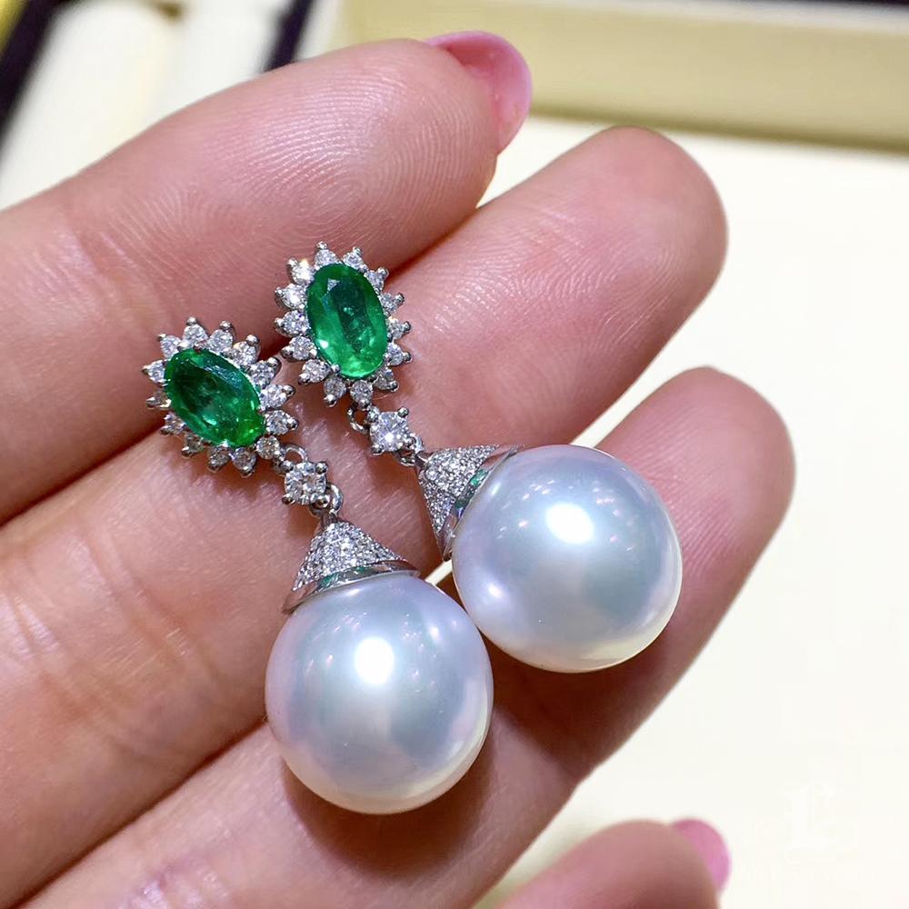 【Crown Radiance】Emerald Crown Aurora South Sea Pearl Drop Earrings In New Condition For Sale In New York, NY