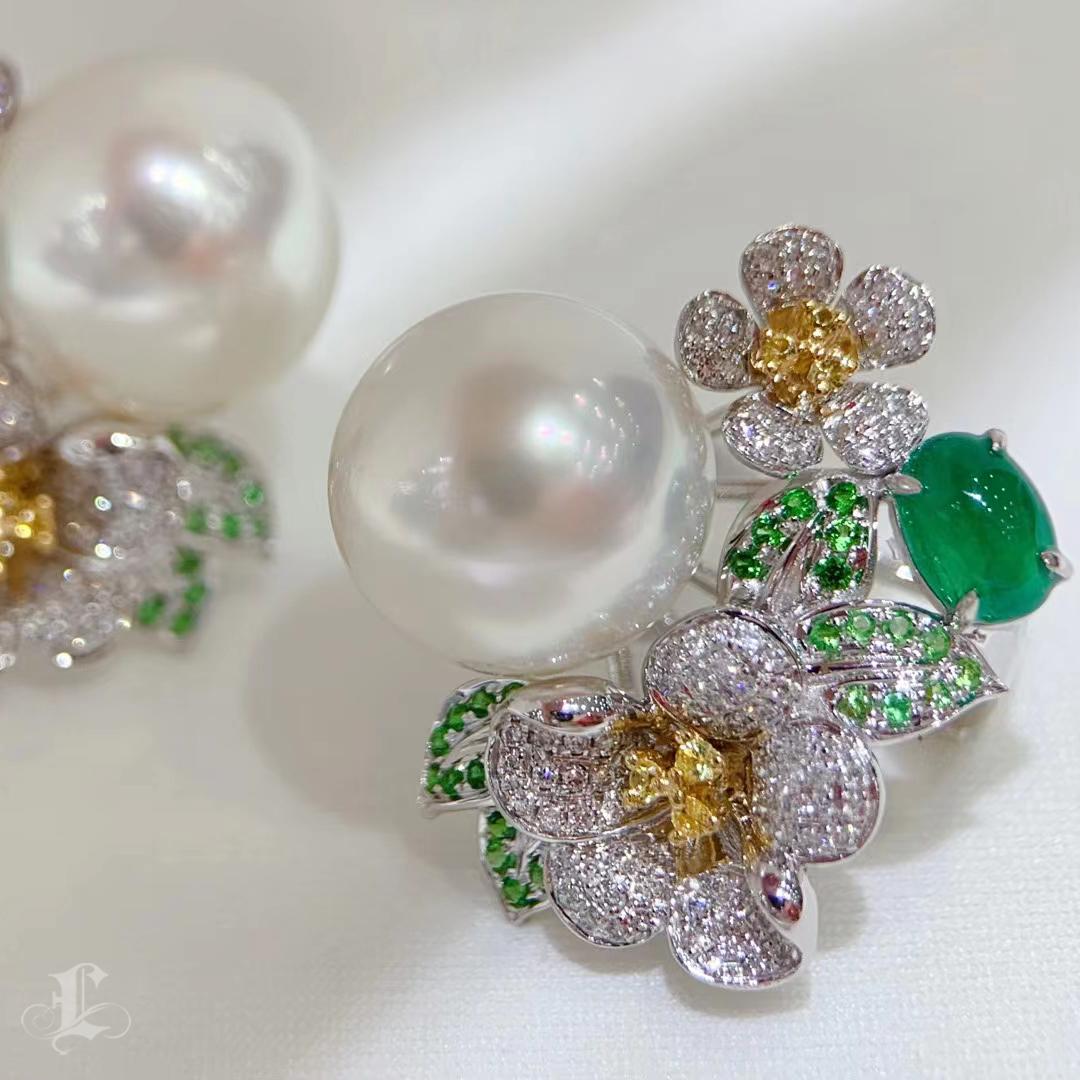 【Vine Symphony】Garden Bloom Aurora South Sea Pearl Emerald Diamond Earrings In New Condition For Sale In New York, NY