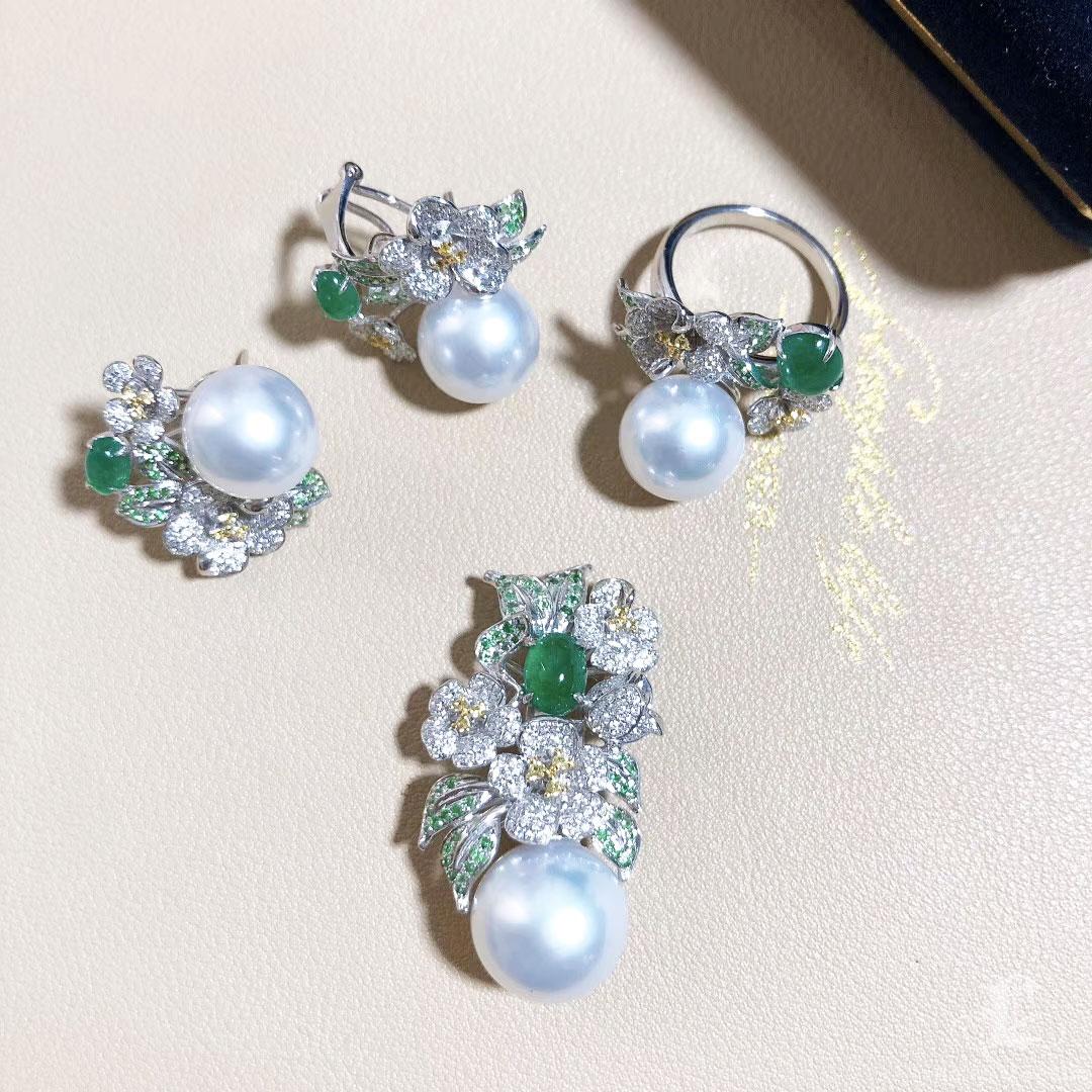 【Vine Symphony】Garden Bloom Aurora South Sea Pearl Emerald Diamond Earrings For Sale 3