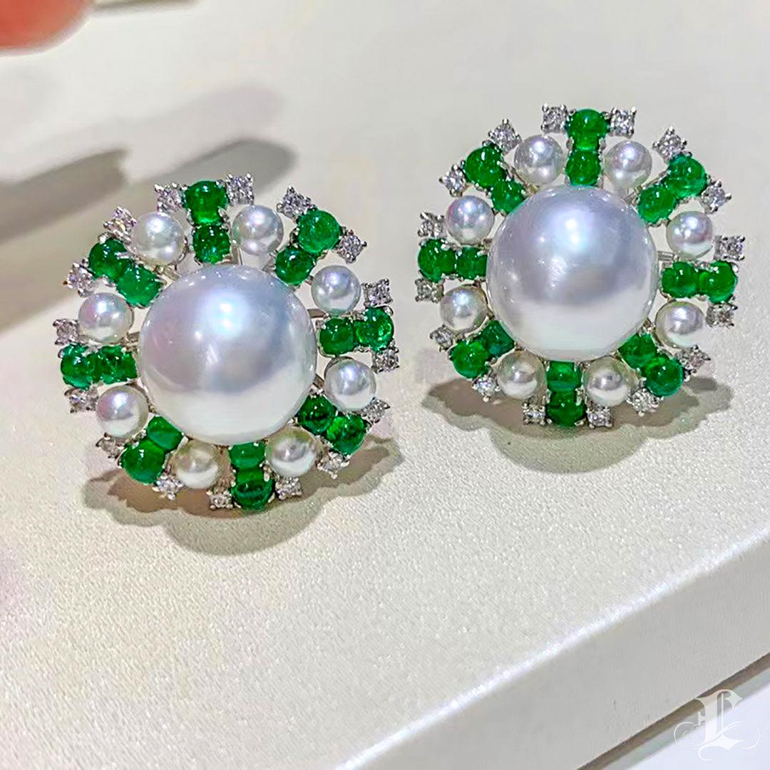 【Jādora】Emerald Halo Aurora South Sea Pearl Diamond Statement Earrings In New Condition For Sale In New York, NY