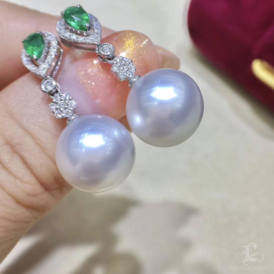【Jādora】Emerald Drop Aurora South Sea Pearl Evening Earrings In New Condition For Sale In New York, NY