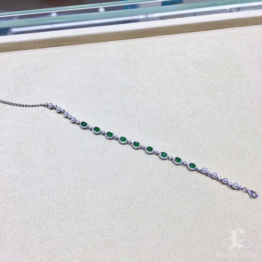 【Jādora】Verdant Garden Aurora Akoya Pearl & Emerald Bracelet In New Condition For Sale In New York, NY