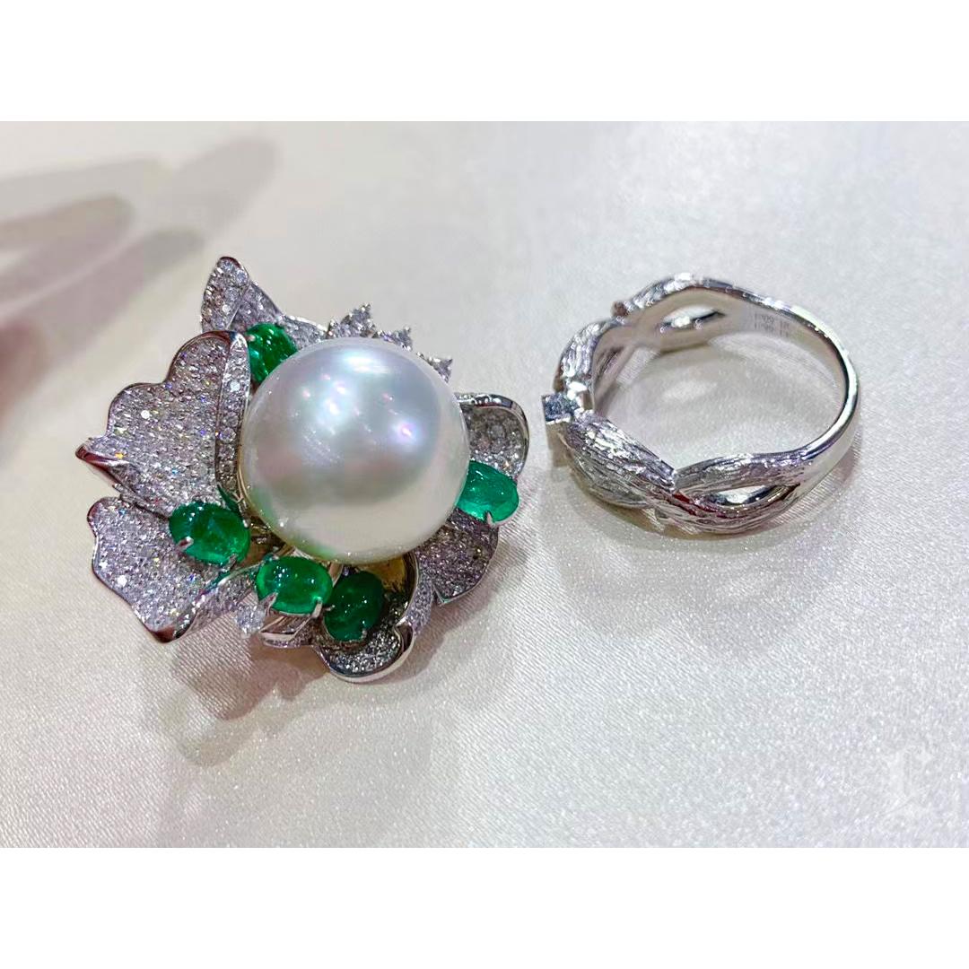 【Crown Radiance】Convertible Emerald & South Sea Pearl Statement Ring Pendant In New Condition For Sale In New York, NY