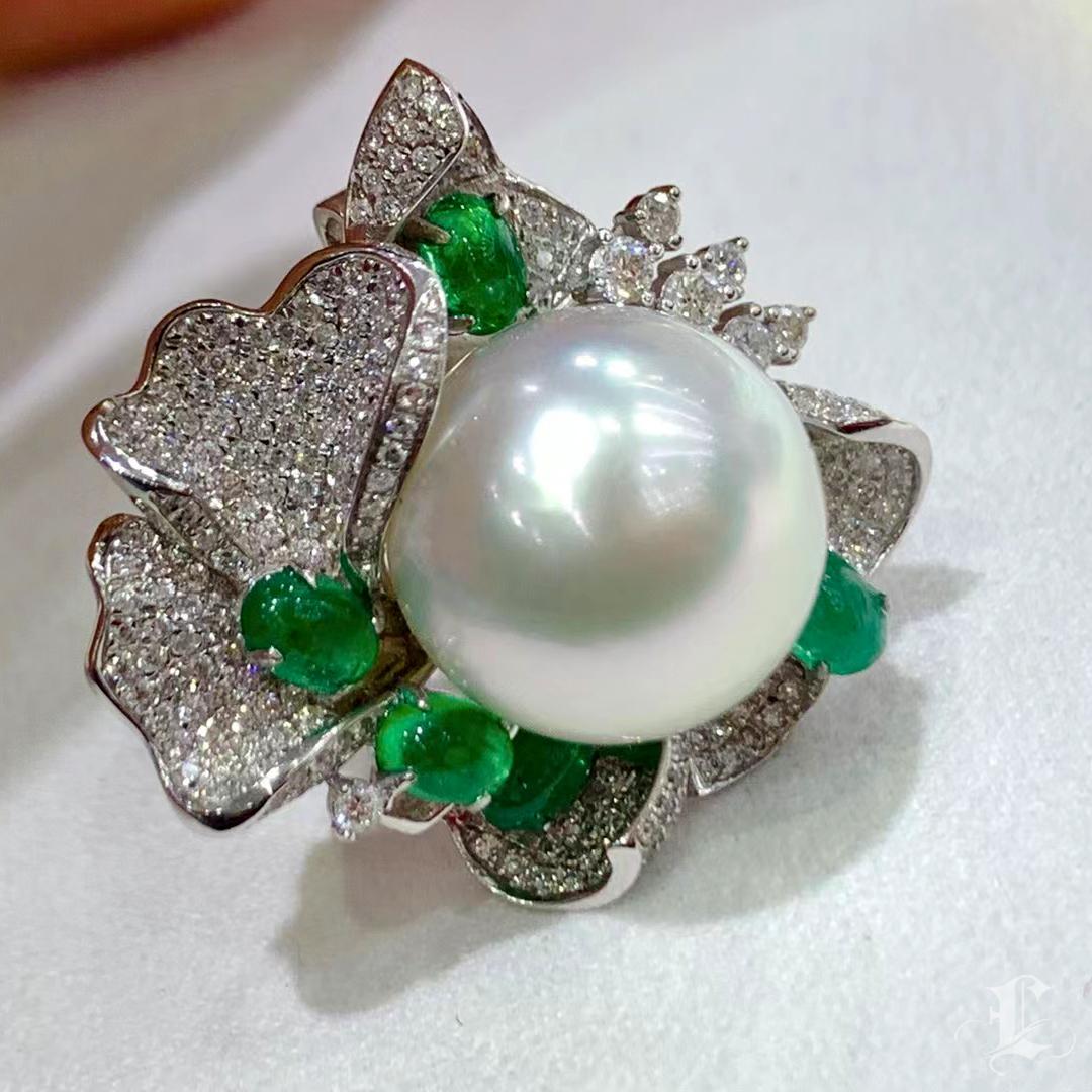 【Crown Radiance】Convertible Emerald & South Sea Pearl Statement Ring Pendant For Sale 2