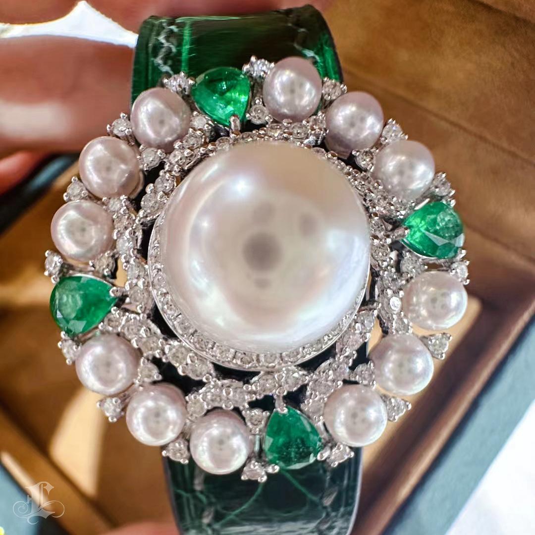 【Corona Resplandor】Convertible Oasis Perla del Mar del Sur Diamante Esmeralda Cuero Jwl. en Nuevo estado para la venta en New York, NY