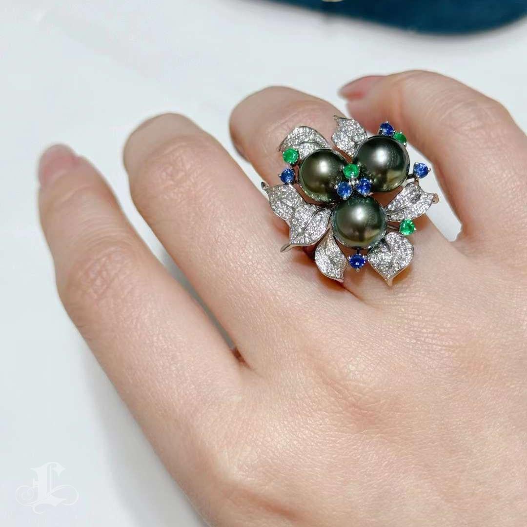 Grezzo 【Sinfonia di vite】 Anello con perle di Tahiti e pietre preziose del Giardino Incantato Aurora in vendita