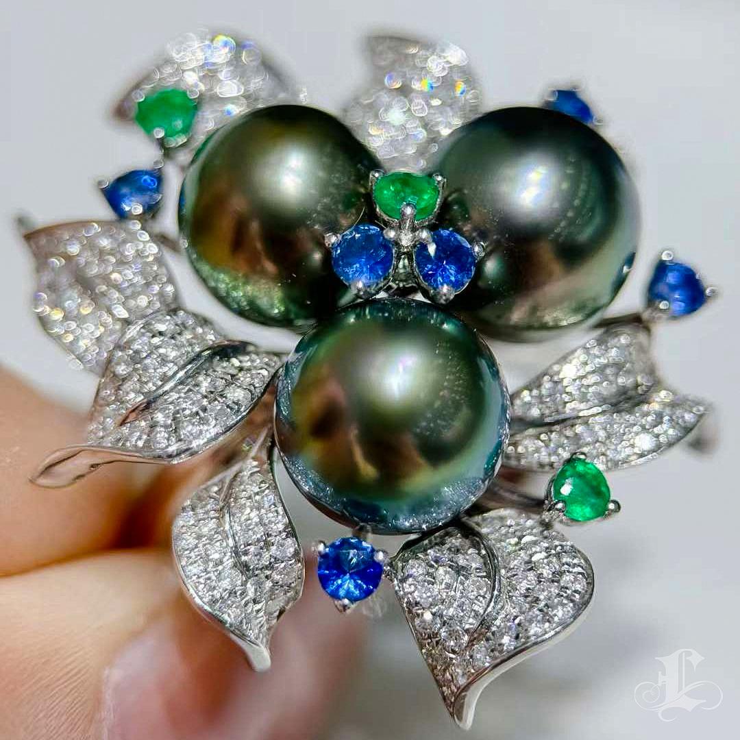 【Sinfonia di vite】 Anello con perle di Tahiti e pietre preziose del Giardino Incantato Aurora in vendita 2