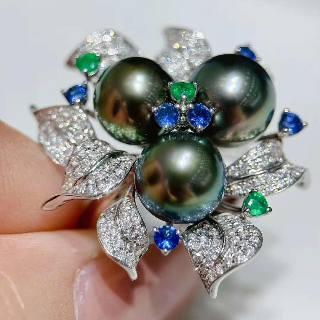 【Sinfonia di vite】 Anello con perle di Tahiti e pietre preziose del Giardino Incantato Aurora in vendita 4