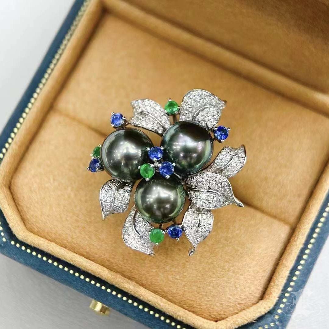 【Sinfonia di vite】 Anello con perle di Tahiti e pietre preziose del Giardino Incantato Aurora in vendita 7