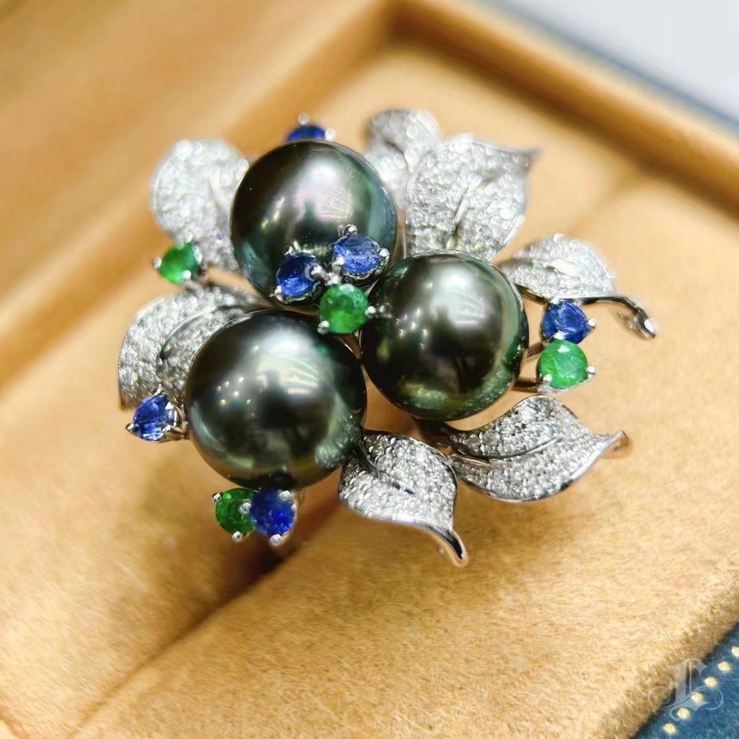 【Sinfonia di vite】 Anello con perle di Tahiti e pietre preziose del Giardino Incantato Aurora in vendita 5
