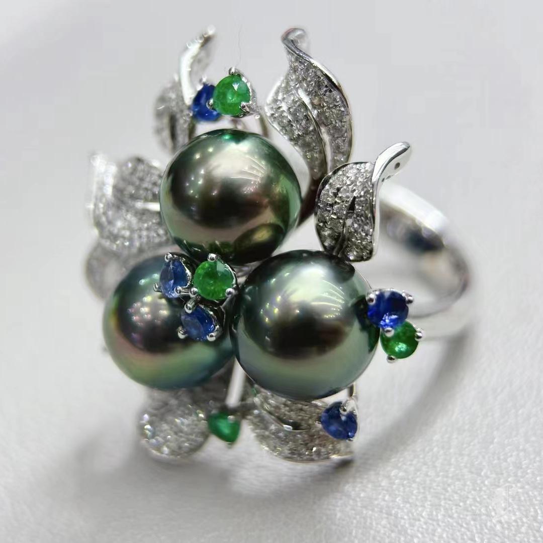 Donna 【Sinfonia di vite】 Anello con perle di Tahiti e pietre preziose del Giardino Incantato Aurora in vendita