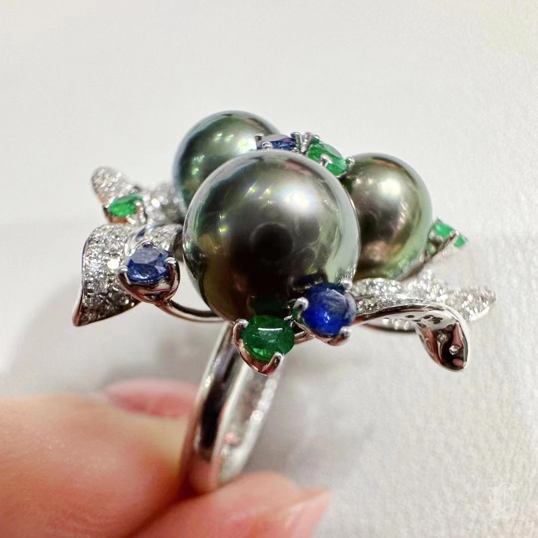 【Sinfonia di vite】 Anello con perle di Tahiti e pietre preziose del Giardino Incantato Aurora in vendita 3