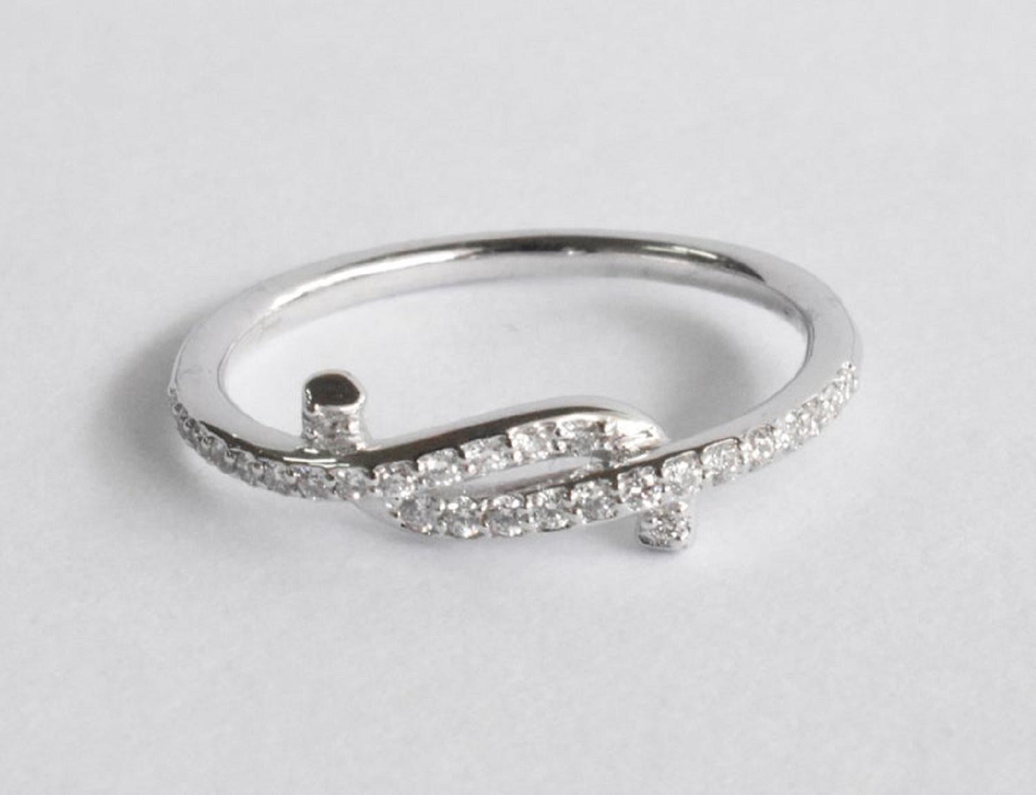 For Sale:  18k Gold Diamond Engagement Ring Diamond Knot Ring Wedding Ring 4