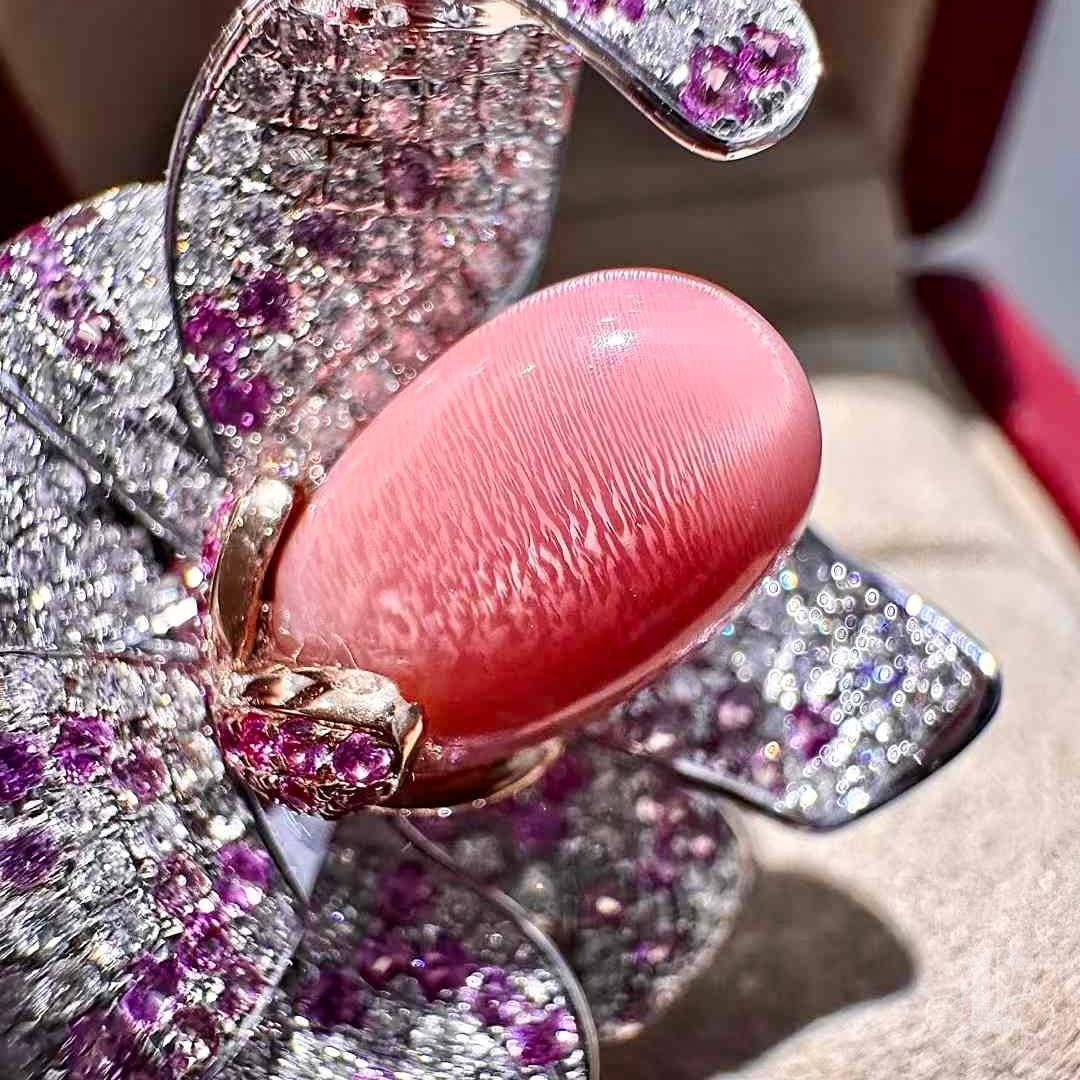 【Conchéa】Empress Orchid Convertible 3-Way Conch Pearl & Diamond Jewelry — 5.2ct In New Condition For Sale In New York, NY