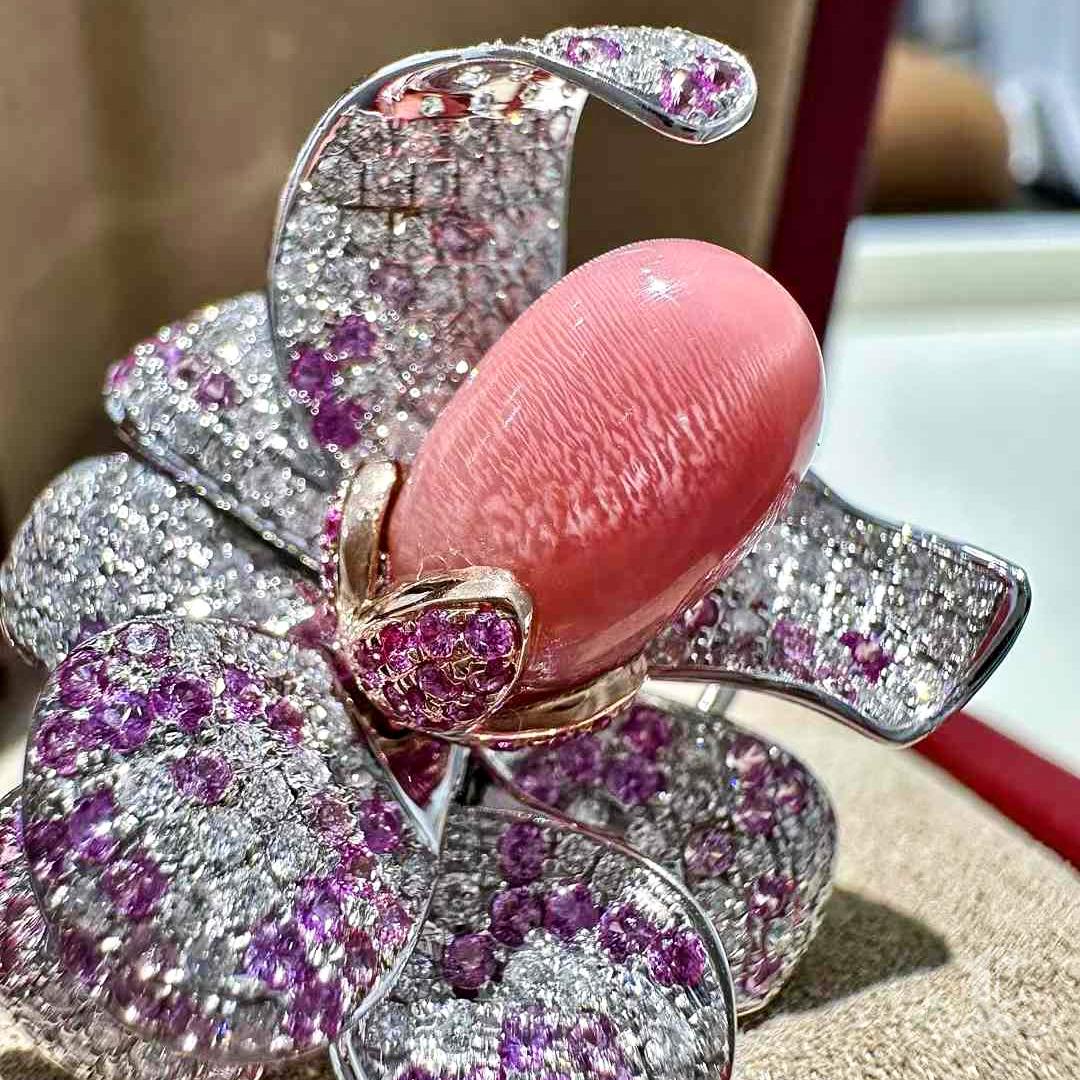 Women's 【Conchéa】Empress Orchid Convertible 3-Way Conch Pearl & Diamond Jewelry — 5.2ct For Sale