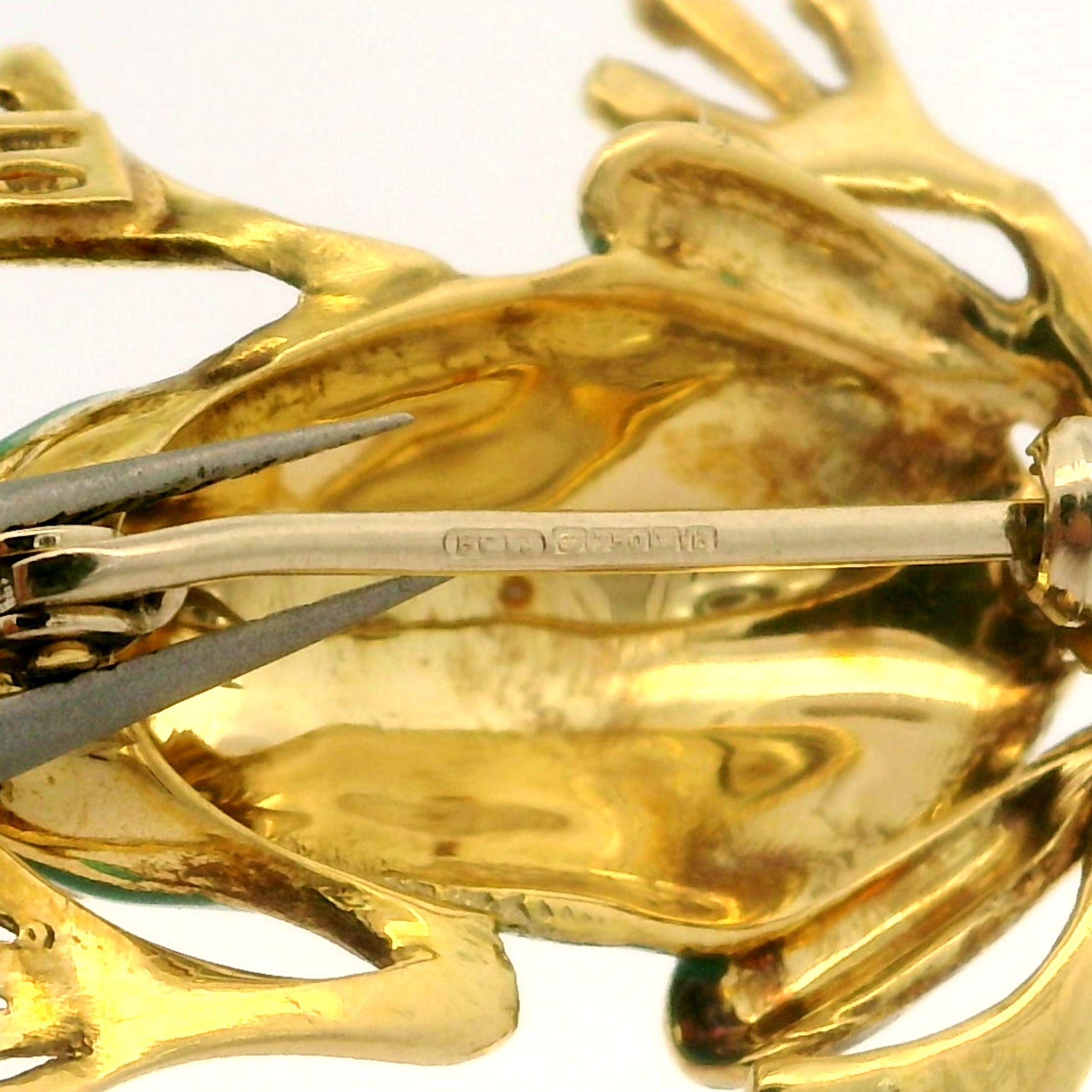 18k Gold Diamond Eyes Guilloche Green Enamel & Circle Work Frog Pin Brooch In Excellent Condition For Sale In Montclair, NJ