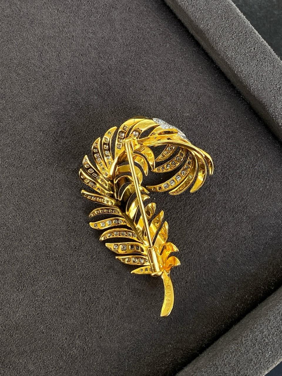 18K Gold Diamant-Feder-Brosche 9,05g Erbstück Qualität Luxus (Moderne) im Angebot