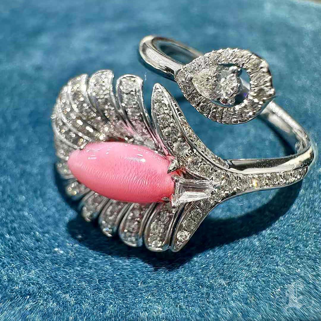 【Conchéa】Anillo de Perlas Concha Aurora Pluma de Flamenco - 1.0ct en venta 4