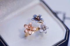 18K Gold Diamond Flower Ring Colored with Gold Powder