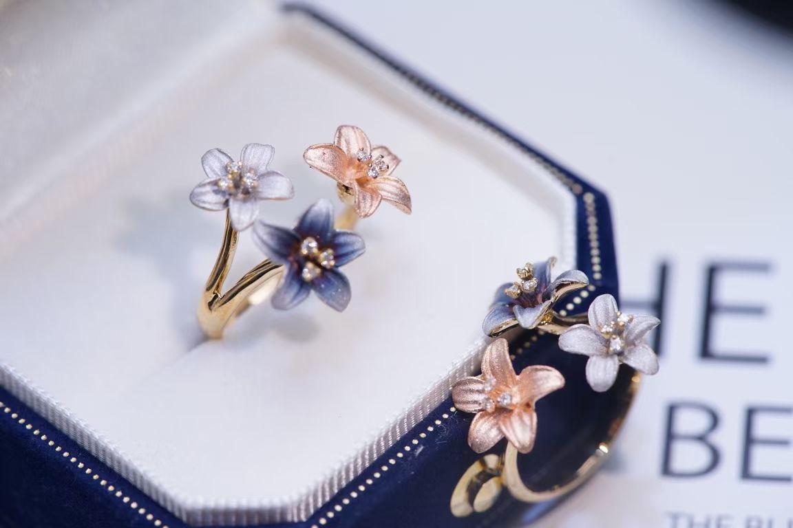 Bague fleur en or 18K avec diamant et poudre d'or Neuf - En vente à Kowloon, HK