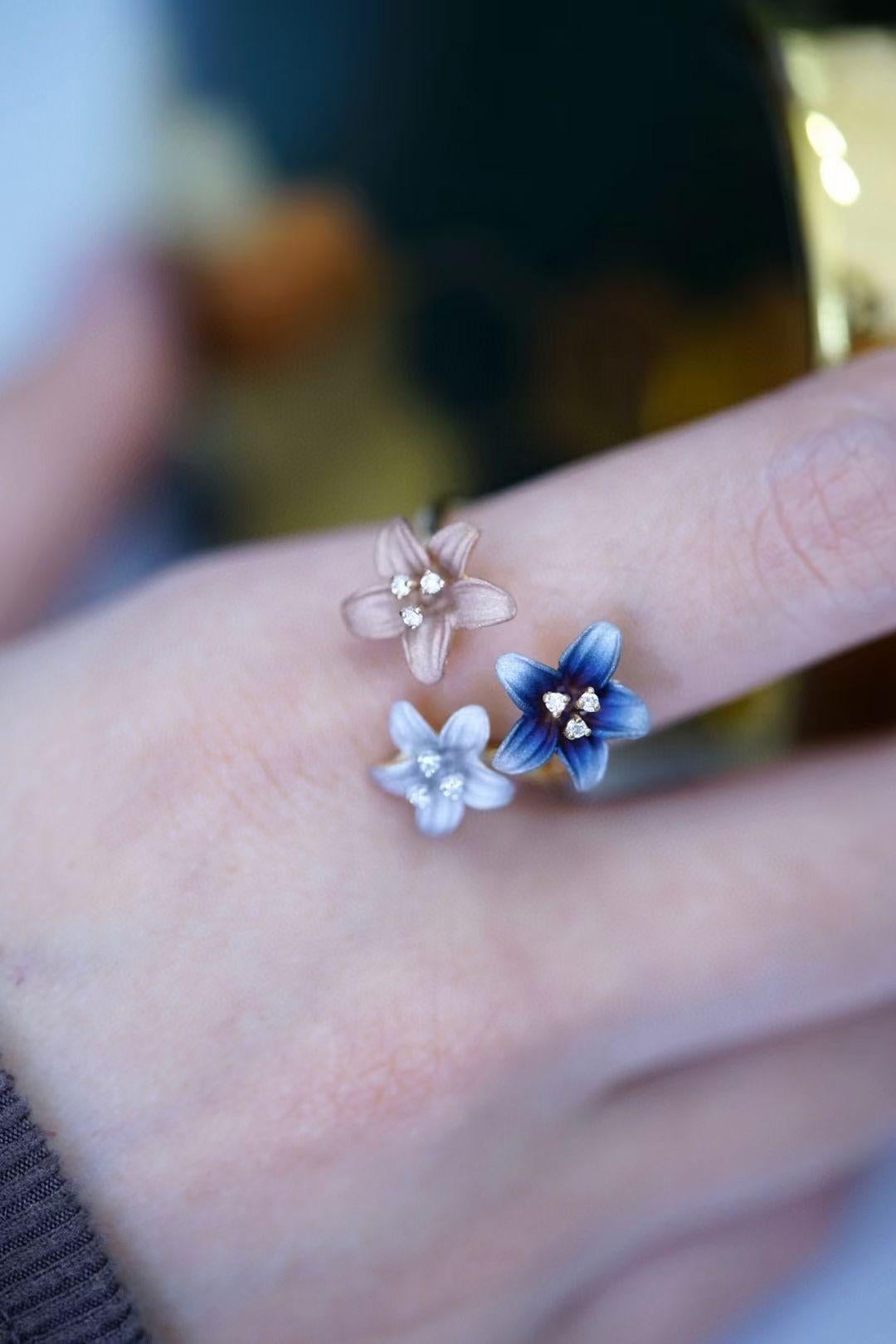 Bague fleur en or 18K avec diamant et poudre d'or Unisexe en vente