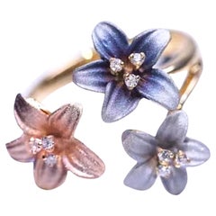 18K Gold Diamond Flower Ring Colored with Gold Powder