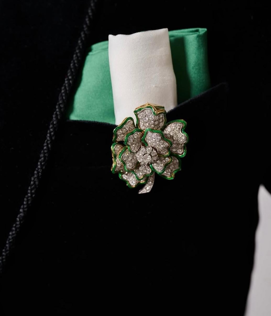 18K Gold Diamond & Green Enamel Clover Brooch im Zustand „Hervorragend“ im Angebot in Great Neck Plaza, NY